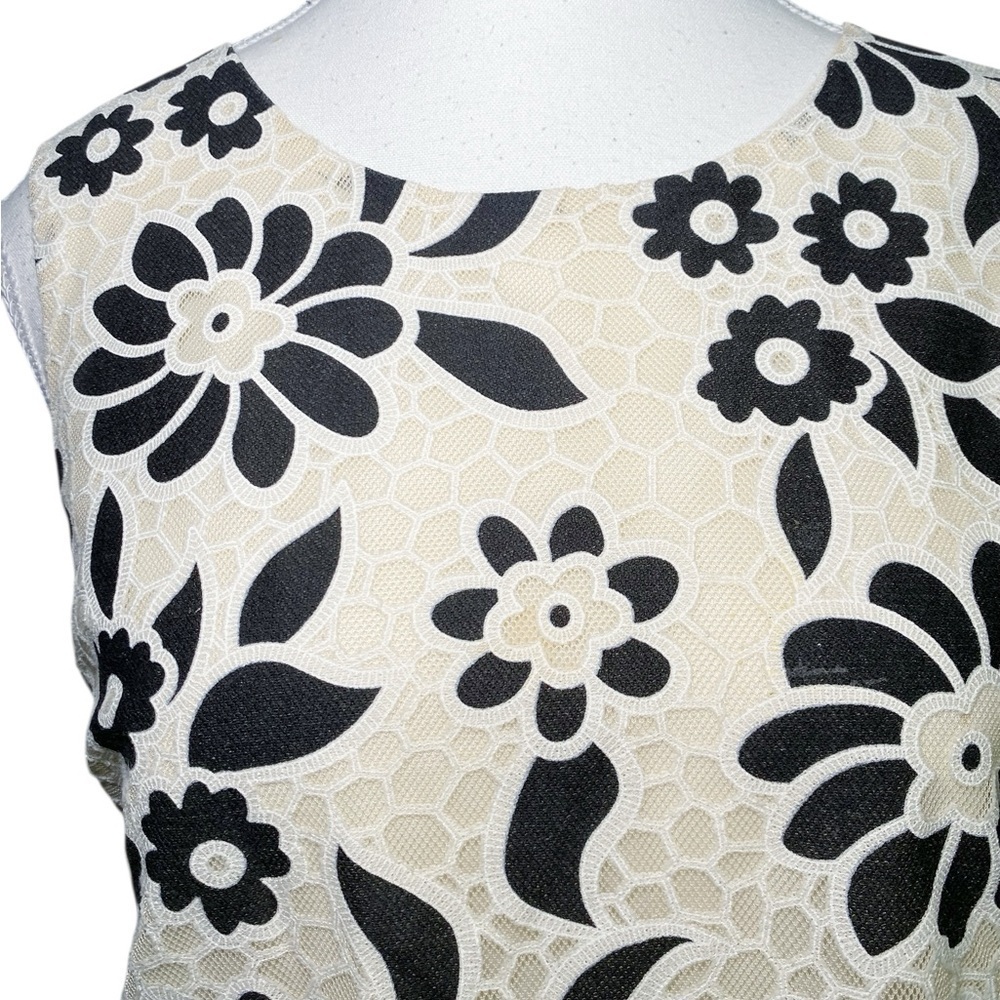 MM Couture Floral Black and White Sleeveless Top - Picture 4 of 13